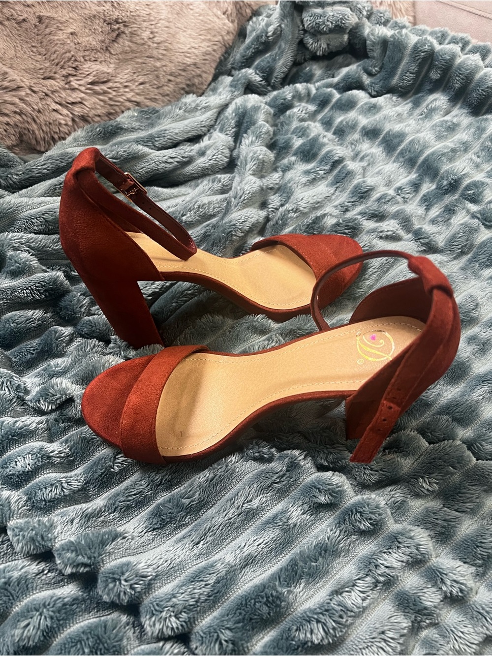 VINCE CAMUTO Red Burgundy Block Heel Ankle Strap Sandals 38 8 - Picture 2 of 14